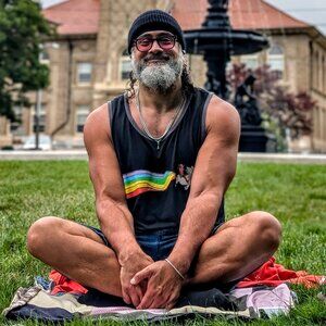 Meet your Posher, Omar